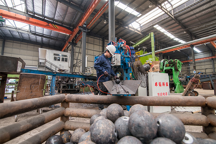 博尔塔拉蒙古自治州网架配件-螺栓球加工车间